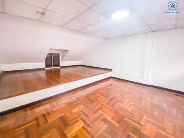 ทาวน์เฮ้าส์มือสองย่านนนทบุรี ม.ศิริชัย1 พิบูลสงคราม 22 บนเนื้อที่ 18.1 ตร.ว. ฟังก์ชัน 3 ห้องนอน 2 ห้องน้ำ 1 ที่จอดรถ แถมฟรี! 4 เครื่องปรับอากาศ ทำเลเดินทางสะดวก สิ่งอำนวยความสะดวกเพียบ ใกล้จุดขึ้นทางด่วน "ศรีรัช" และรถไฟฟ้าสถานี "แยกติวานนท์"...